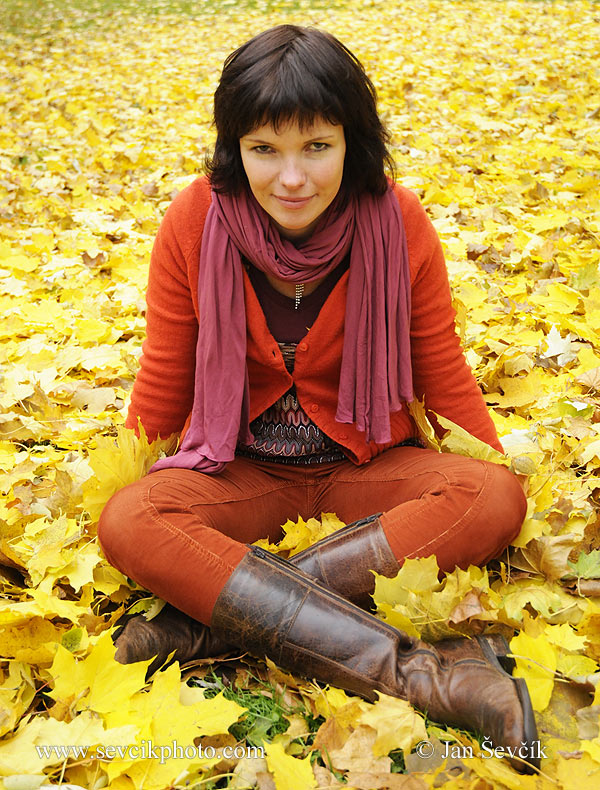 Photo of listopad November podzim autumn dívka girl